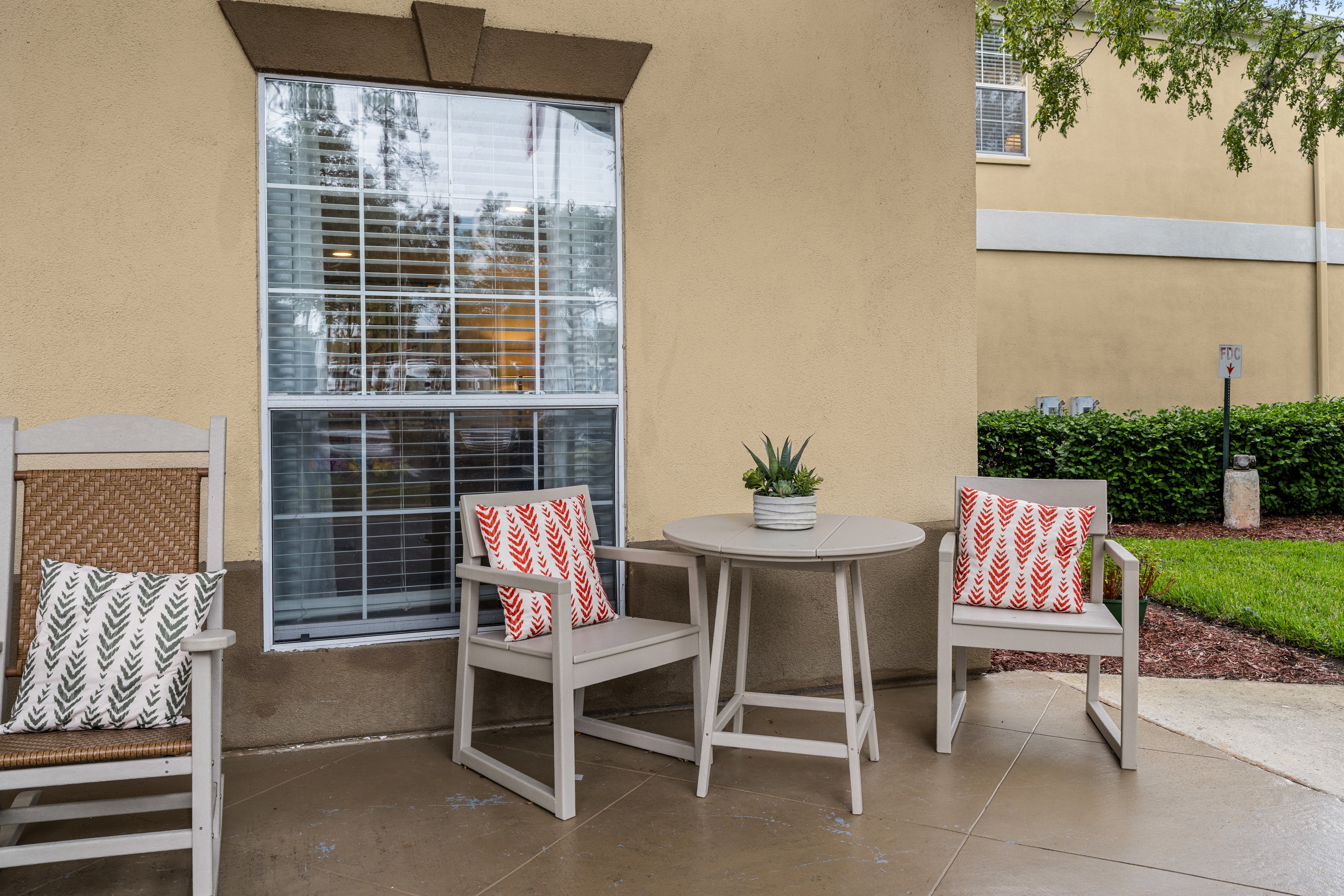 Discovery Commons San Pablo patio