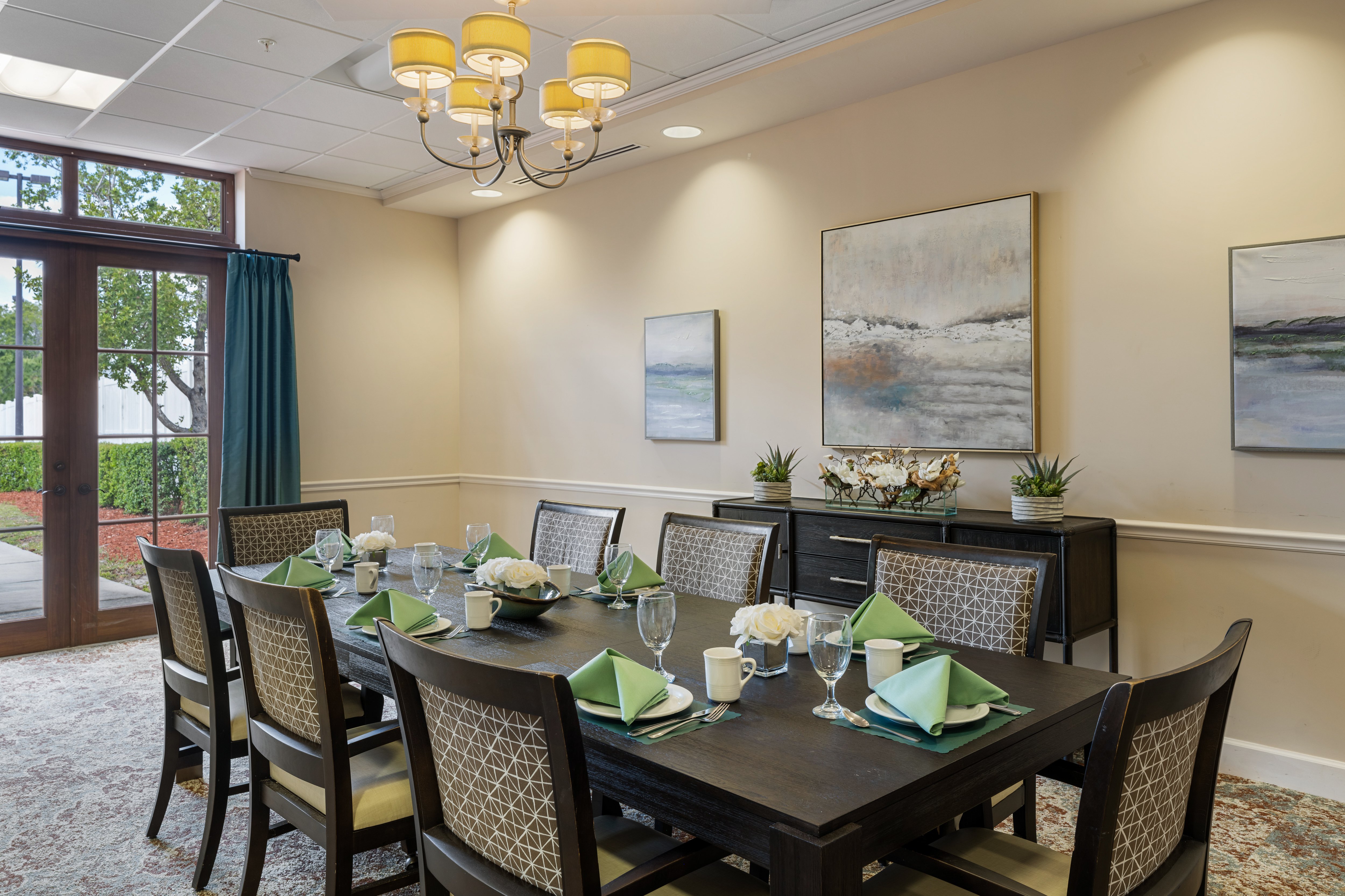 Discovery Commons Cypress Point dining room