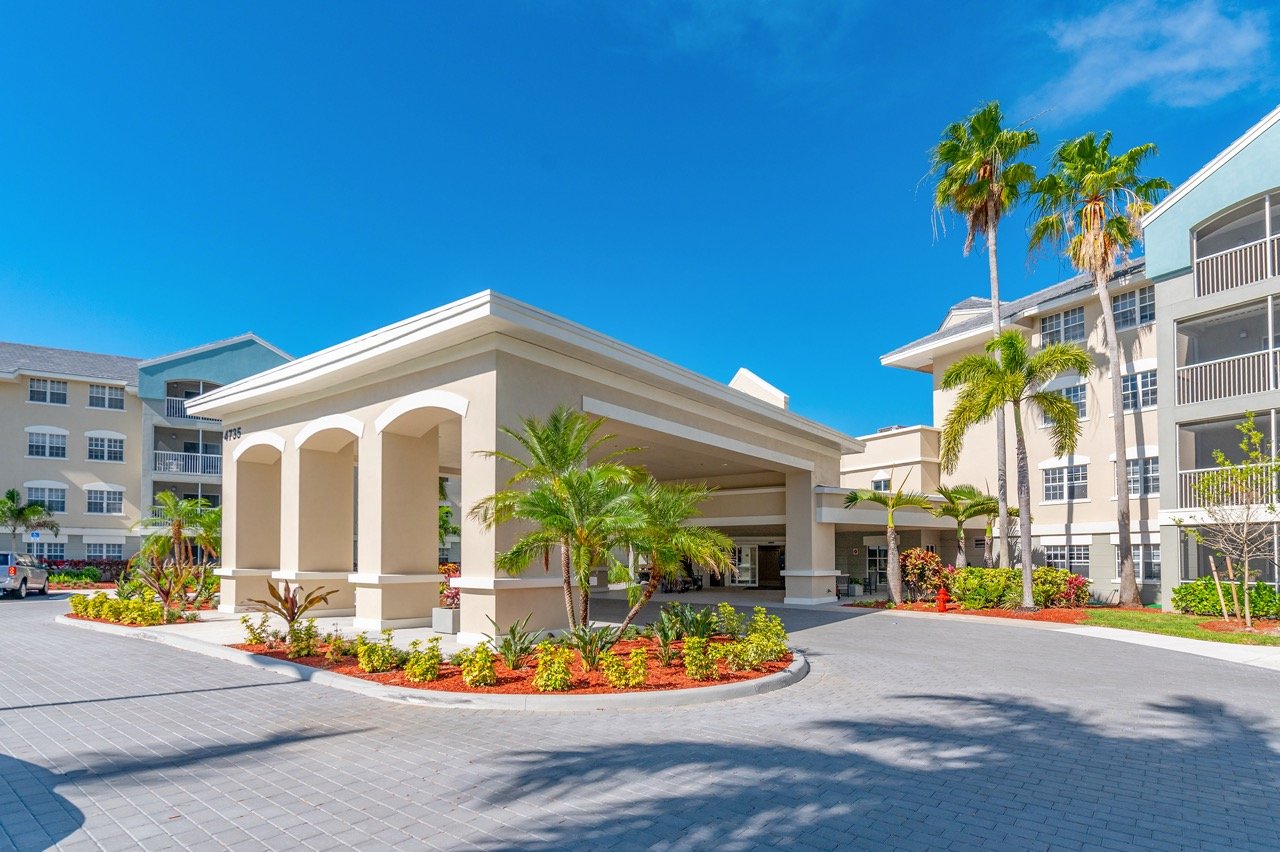 Discovery Village Boynton Beach building exterior