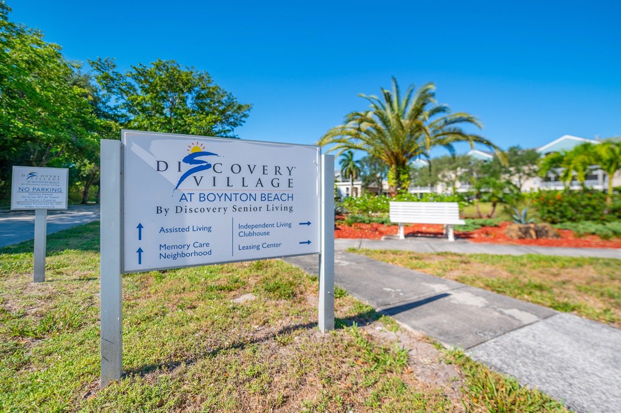 Discovery Village Boynton Beach signage