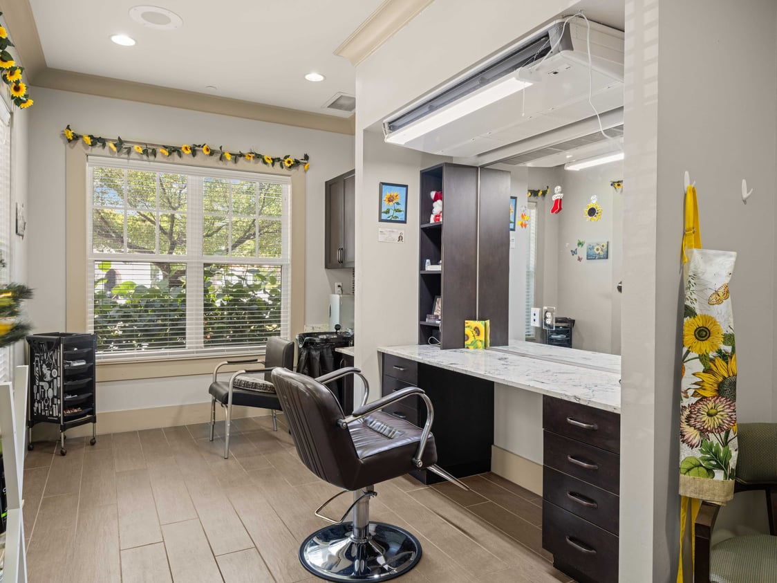 Diamond Oaks Village salon